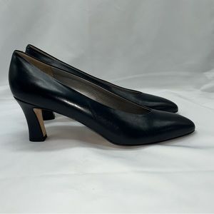 Magik by Almafi Wanda Italian Leather Dark Navy Blue Classic Pumps Size 10 AAAA